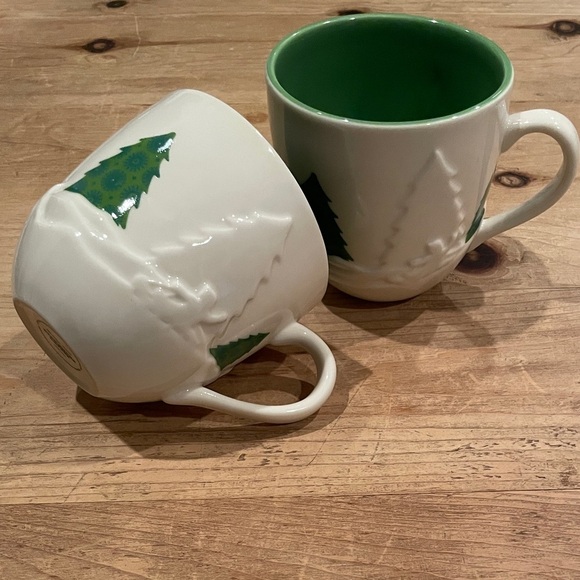 Starbucks Duo Holiday 2006 Embossed 16 oz matching mugs Christmas Cabincore - Picture 1 of 7